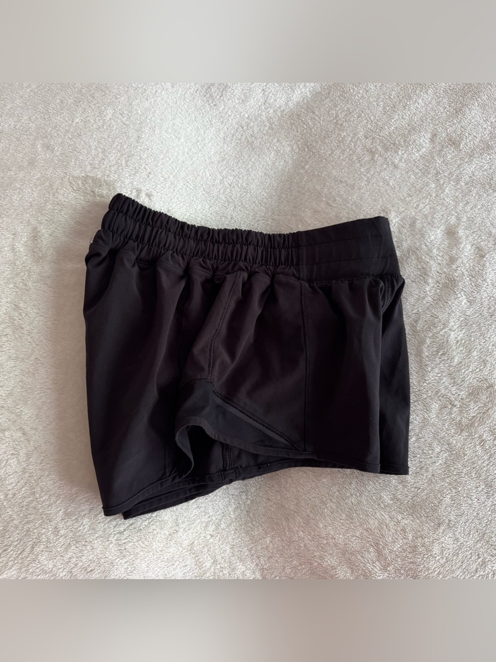 lululemon athletica Black Hotty Hot Low-Rise Lined Shorts 2.5" - Picture 4 of 4